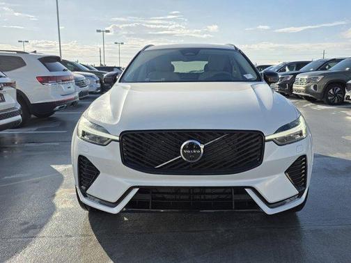 Crystal White Metallic 2026 Volvo XC60 B5 Ultra