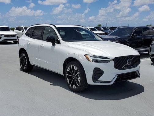 2026 Volvo XC60 PLUS
