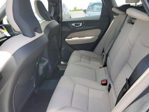 2026 Volvo XC60 PLUS