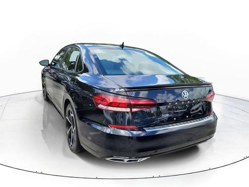 Deep Black Pearl Effect 2021 Volkswagen Passat 2.0T R-Line