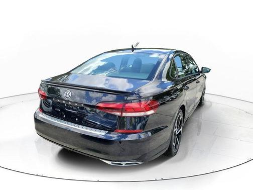 Deep Black Pearl Effect 2021 Volkswagen Passat 2.0T R-Line