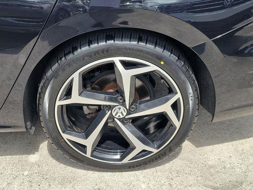 Deep Black Pearl Effect 2021 Volkswagen Passat 2.0T R-Line