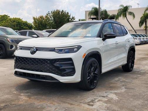 2025 Volkswagen Tiguan 2.0T SE R-Line Black