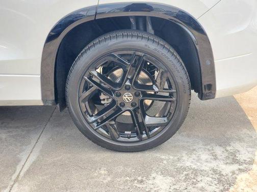 2025 Volkswagen Tiguan 2.0T SE R-Line Black