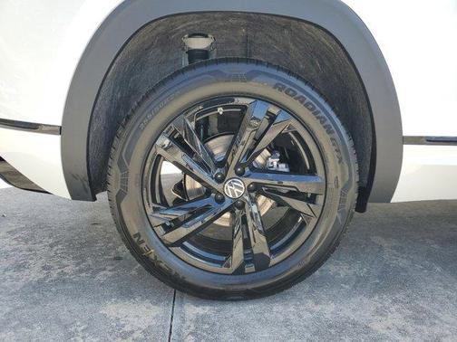 2025 Volkswagen Atlas Cross Sport 2.0T SEL R-Line Black