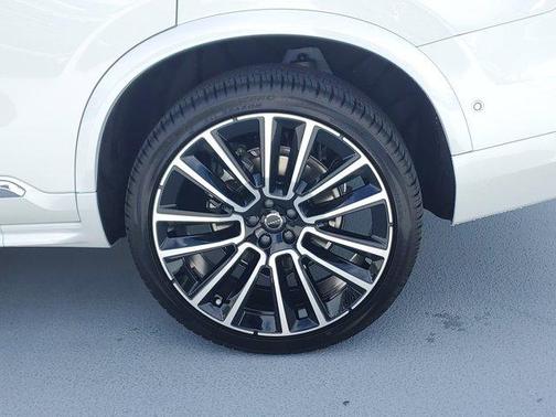 2026 Volvo XC90 Plug-In Hybrid T8 Plus 6-Seater