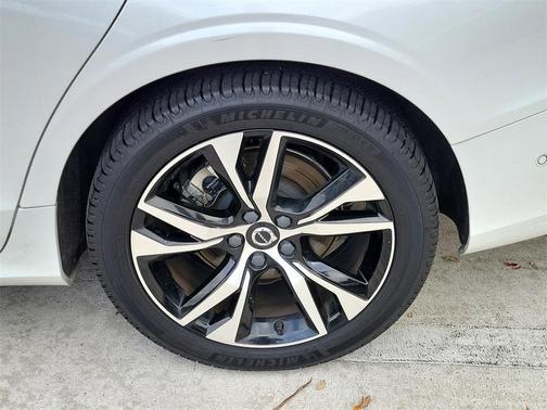 2023 Volvo S60 B5 Plus Dark Theme