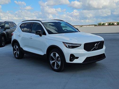2026 Volvo XC40 B5 Plus