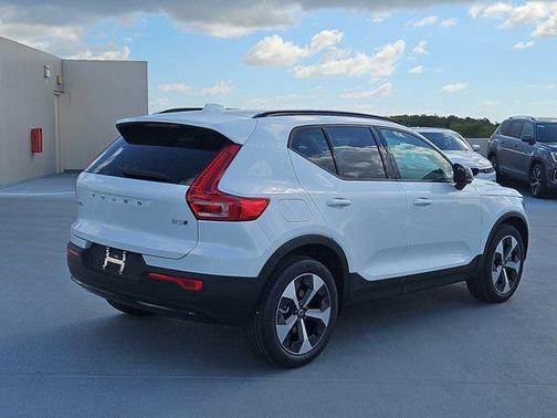 2026 Volvo XC40 B5 Plus