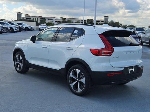 2026 Volvo XC40 B5 Plus