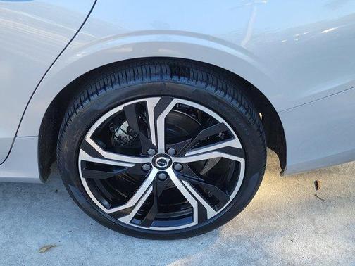 2025 Volvo S60 B5 Core