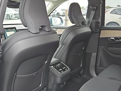 2025 Volvo XC90 B6 Plus 7-Seater
