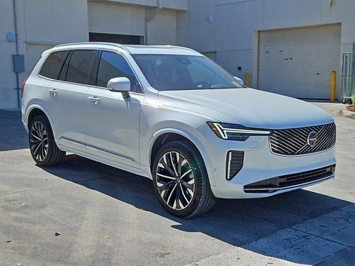 2025 Volvo XC90 B6 Plus 7-Seater