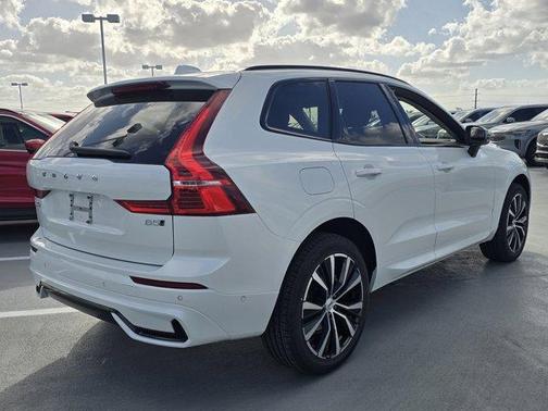 2025 Volvo XC60 B5 Plus