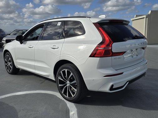 2025 Volvo XC60 B5 Plus