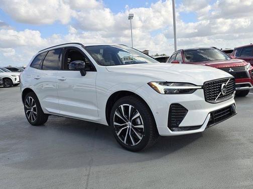 2025 Volvo XC60 B5 Plus
