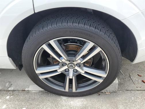2021 Volvo XC60 T5 Momentum