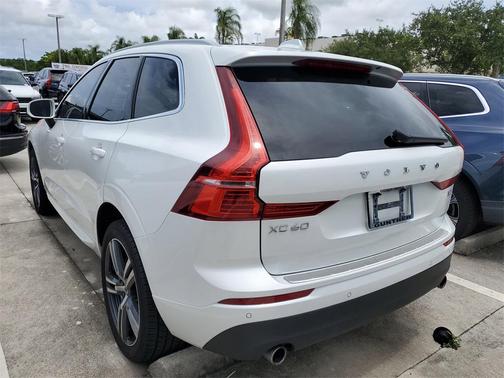2021 Volvo XC60 T5 Momentum