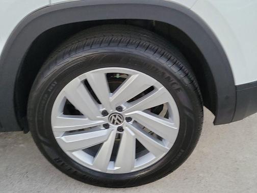 Pure White 2023 Volkswagen Atlas Cross Sport 3.6L V6 SE w/Technology