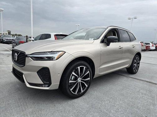 2025 Volvo XC60 B5 Plus