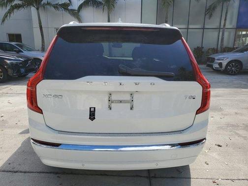 2025 Volvo XC90 Plug-In Hybrid T8 Ultra 6-Seater