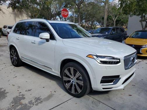2025 Volvo XC90 Plug-In Hybrid T8 Ultra 6-Seater