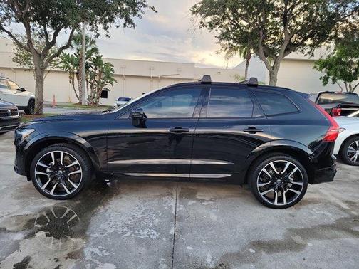 2025 Volvo XC60 B5 Ultra