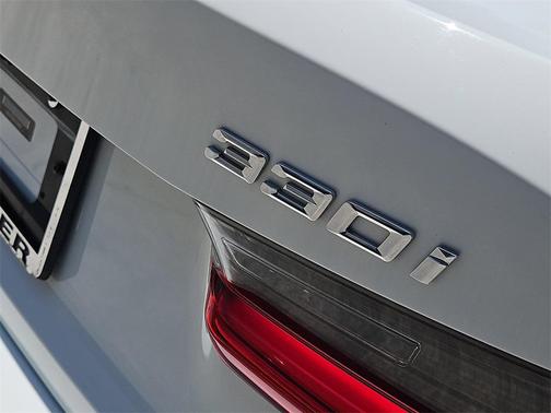 2019 BMW 330 i
