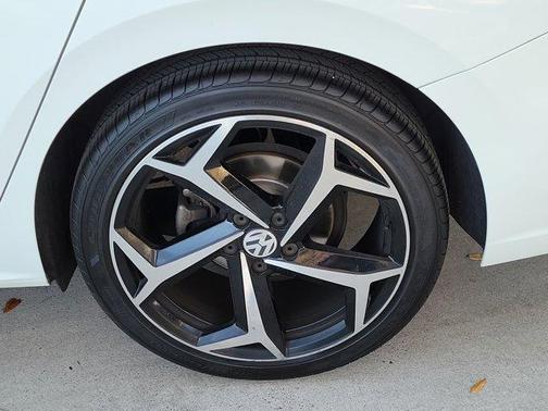 2022 Volkswagen Passat 2.0T R-Line