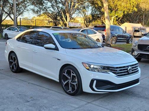 2022 Volkswagen Passat 2.0T R-Line