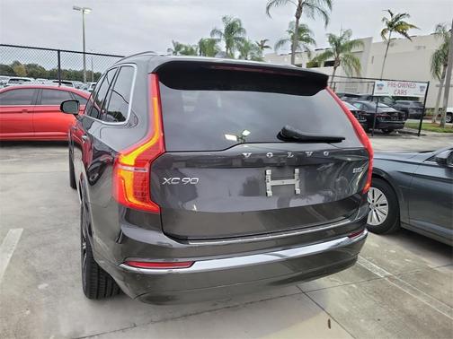 2023 Volvo XC90 B5 Plus