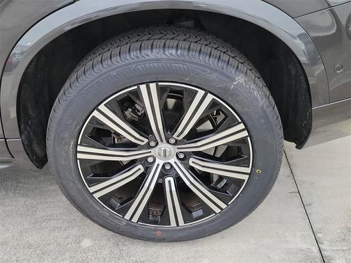 2023 Volvo XC90 B5 Plus