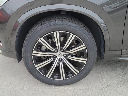 2023 Volvo XC90 B5 Plus