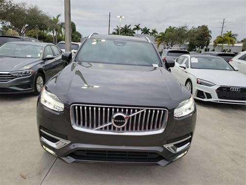 2023 Volvo XC90 B5 Plus