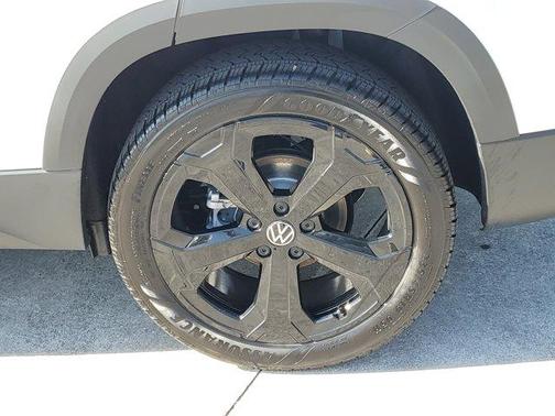 2026 Volkswagen Taos SEL