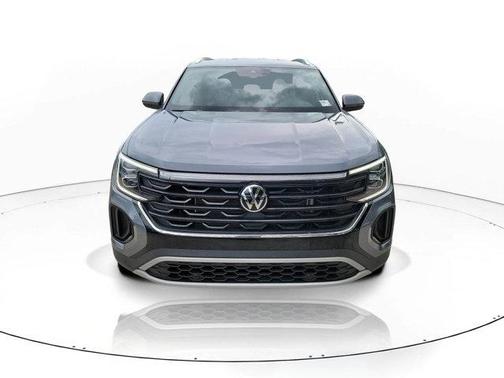 Platinum Gray Metallic 2025 Volkswagen Atlas Cross Sport 2.0T SE w/Technology