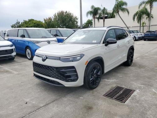 2025 Volkswagen Tiguan 2.0T SE