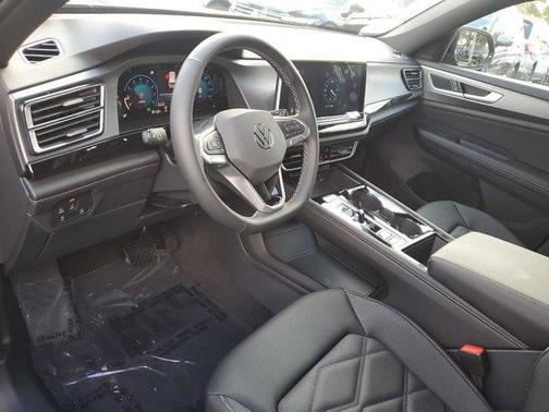 2025 Volkswagen Atlas Cross Sport 2.0T SE w/Technology