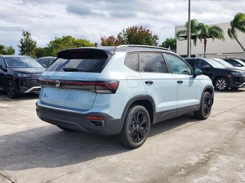 2026 Volkswagen Taos 1.5T SE Black