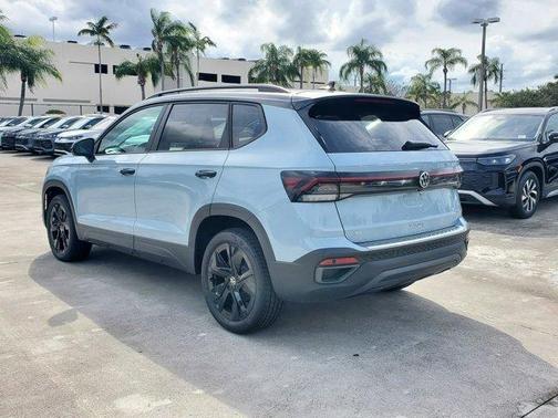 2026 Volkswagen Taos 1.5T SE Black