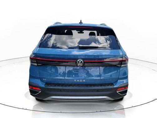 Monterey Blue Pearl 2026 Volkswagen Taos 1.5T SE