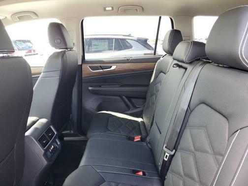 Avocado Green Pearl 2026 Volkswagen Atlas 2.0T SE W/TECHNOLOGY