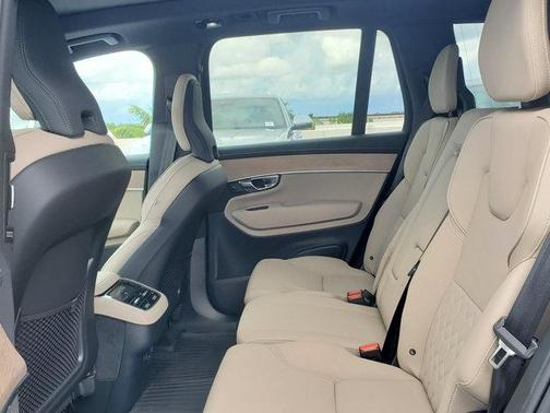 2025 Volvo XC90 B6 Core