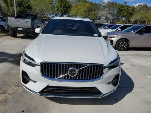 2022 Volvo XC60 Recharge Plug-In Hybrid T8 Inscription Extended Range
