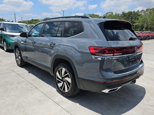 2025 Volkswagen Atlas 2.0T SE w/Technology