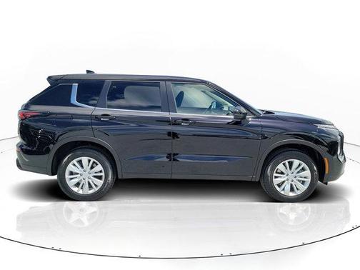Black 2026 Mitsubishi Outlander ES