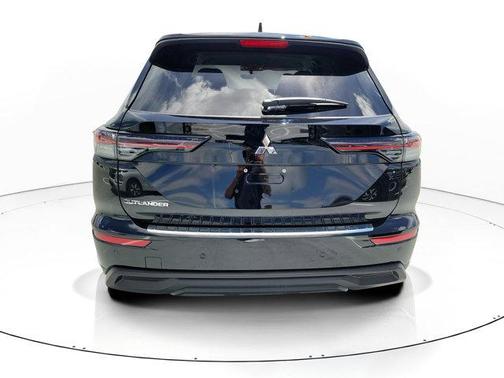 Black 2026 Mitsubishi Outlander ES