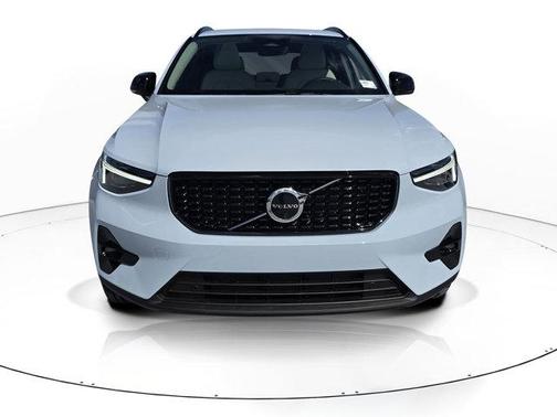 Cloud 9 White 2026 Volvo XC40 B5 Plus