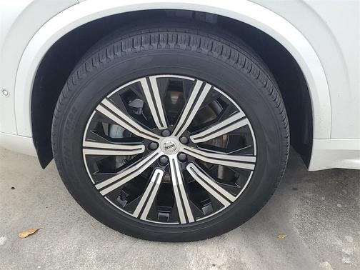 2024 Volvo XC90 B5 Plus Bright Theme