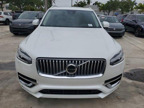 2024 Volvo XC90 B5 Plus Bright Theme